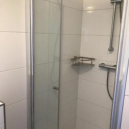 Ferien- Monteurwohnung In Ferienhaus *