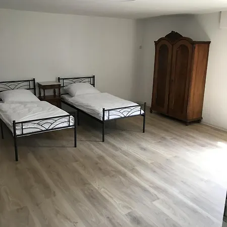 Ferien- Monteurwohnung In Ferienhaus Nürnberg